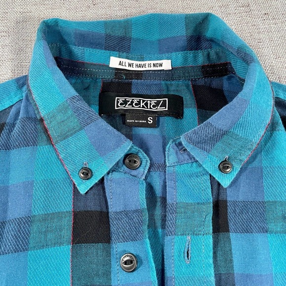 Ezekiel Shirt Mens Size Small Short Sleeve Plaid Button Down Blue Teal Black - Picture 3 of 11